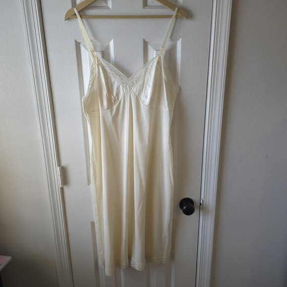 Vanity Fair Other - Full Slip Vanity Fair Vintage Nylon Size 38 Ivory
